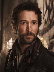 Noah Wyle stars in "Falling Skies"