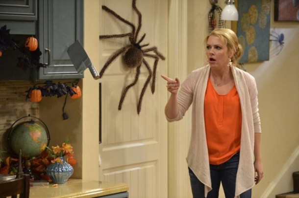 Melissa Joan Hart stars in "Melissa & Joey"