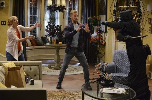 Melissa Joan Hart and Joey Lawrence star in "Melissa & Joey"