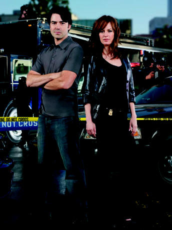 Rosemarie DeWitt and Ron Livingston star in Standoff.