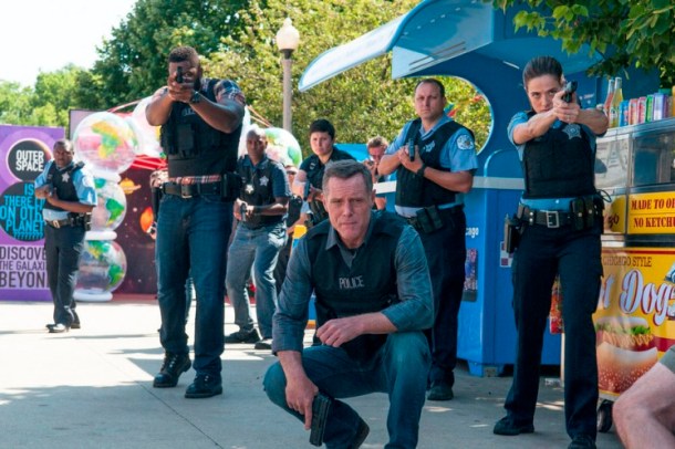 CHICAGO P.D. -- "Natural Born Storyteller" Episode 302 -- Pictured: (l-r) Laroyce Hawkins as Kevin Atwater, Jason Beghe as Hank Voight, Marina Squerciati as Kim Burgess -- (Photo by: Matt Dinerstein/NBC)