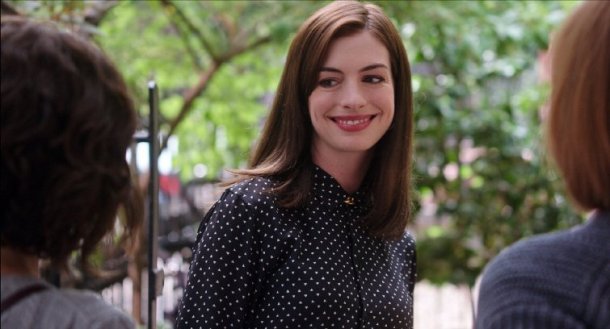 Anne Hathaway stars in THE INTERN.