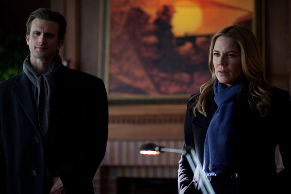 IN PLAIN SIGHT -- "Crazy Like a Witness" -- Pictured: (l-r) Frederick Weller as Marshall Mann, Mary McCormack as Mary Shannon -- Photo by: Cathy Kanavy/USA Network