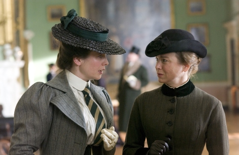 Emily Watson and Renee Zellweger star in MISS POTTER.