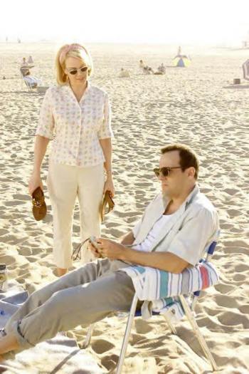 Gail O'Grady and Tom Verica star in "American Dreams."