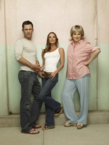 Jeffrey Donovan, Gabrielle Anwar and Sharon Gless in "Burn Notice."