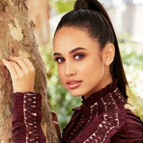 Emily Tosta – Walking in a Willy’s&nbsp;Wonderland