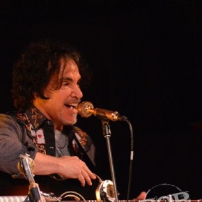 John Oates – Keeping It Grounded on the Road with Stories and&nbsp;Songs