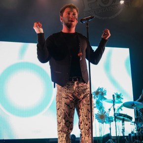 Bazzi & Seb Torgus – The Riviera Theatre – Chicago (A PopEntertainment.com Concert Photo&nbsp;Album)