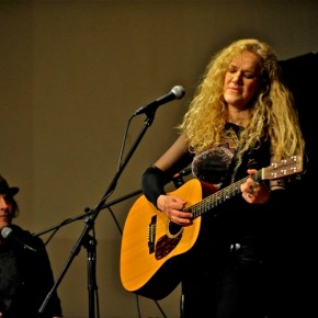 Bet Williams Family Circus with John Hodian, Jack Hodian and Ben Arnold – First Presbyterian Church – Springfield (A PopEntertainment.com Concert Photo&nbsp;Album)