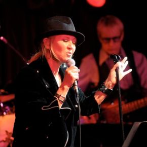 Lulu – B.B. King’s Blues Club – New York (A PopEntertainment.com Concert Photo&nbsp;Album)