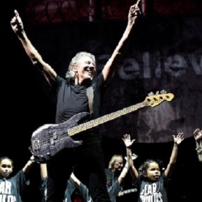 Roger Waters – Yankee Stadium – Bronx (A PopEntertainment.com Concert Photo&nbsp;Album)