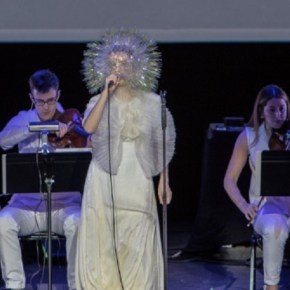 Bjork – Kings Theater – Brooklyn (A PopEntertainment.com Concert Photo&nbsp;Album)