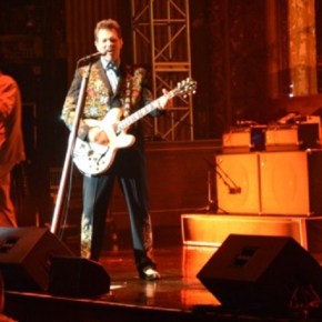 Chris Isaak – The Keswick Theatre – Glenside (A PopEntertainment.com Concert Photo&nbsp;Album)