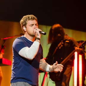 Alex Warren & Noah Cyrus – Xfinity Mobile Arena – Philadelphia (A PopEntertainment.com Concert&nbsp;Review)